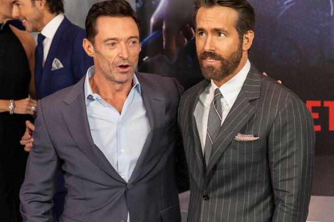 Hugh Jackman (l.) und Ryan Reynolds sind Kollegen und Freunde - solange Reynolds keine Oscar-Nominierung für seine Gesangs-Perfomance bekommt.