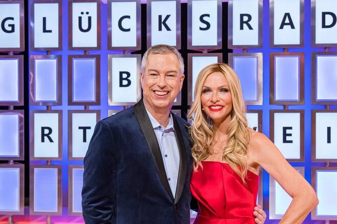 Thomas Hermanns und Sonya Kraus präsentieren die neue «Glücksrad»-Sendung.