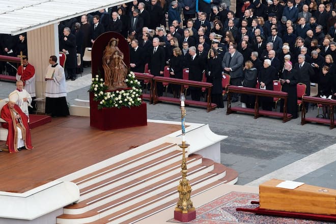 Abschied von Benedikt XVI. im Vatikan.