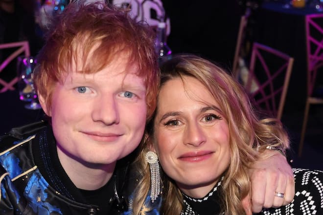 Ed Sheeran mit seiner damals schwangeren Frau Cherry Seaborn im Februar 2022.