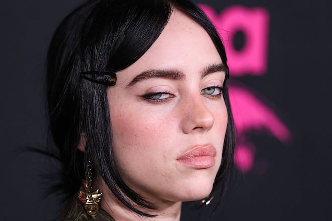 Billie Eilish hat genug von Social Media auf ihrem Handy.