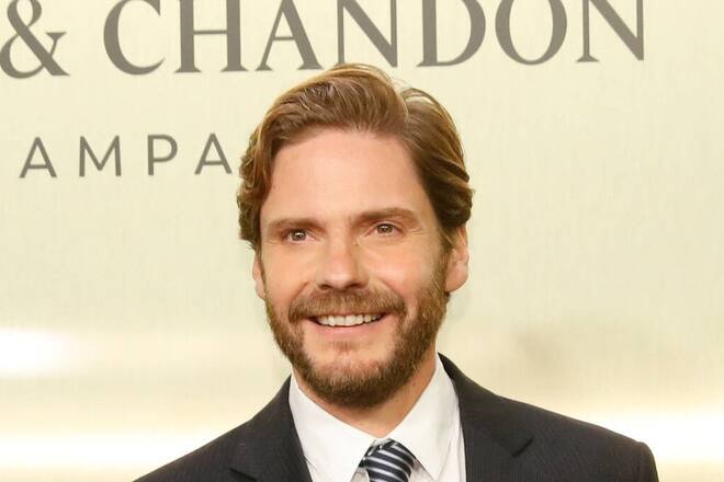 Der Schauspieler Daniel Brühl im Herbst 2022 bei einer Veranstaltung in Berlin.