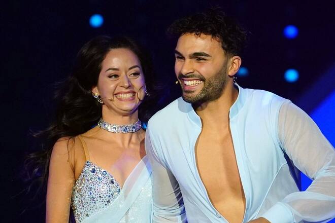 Für Younes Zarou und Tanzpartnerin Malika Dzumaev hat es sich ausgegrinst.