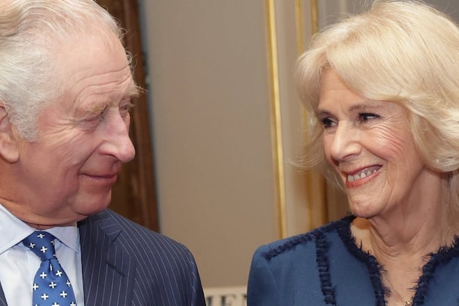 König Charles und Königsgemahlin Camilla gedenken ihrer verstorbenen Mütter zum Muttertag.