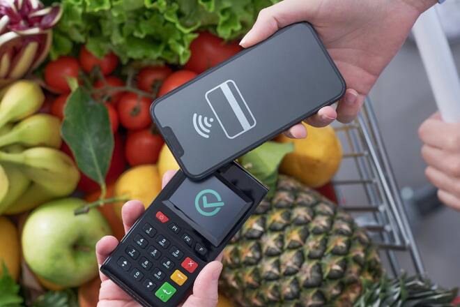 Mit dem Handy zu bezahlen, ist inzwischen bei vielen Einzelhändlern möglich.