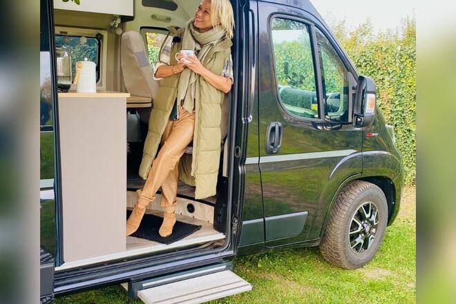 Nova Meierhenrich geniesst die Trips in ihrem Van.
