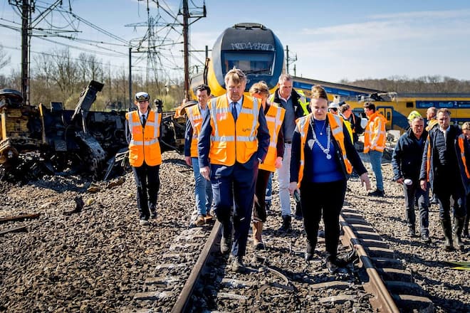 König Willem-Alexander am Unglücksort.