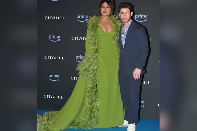 Priyanka Chopra posierte mit Ehemann Nick Jonas für die Fotografen.