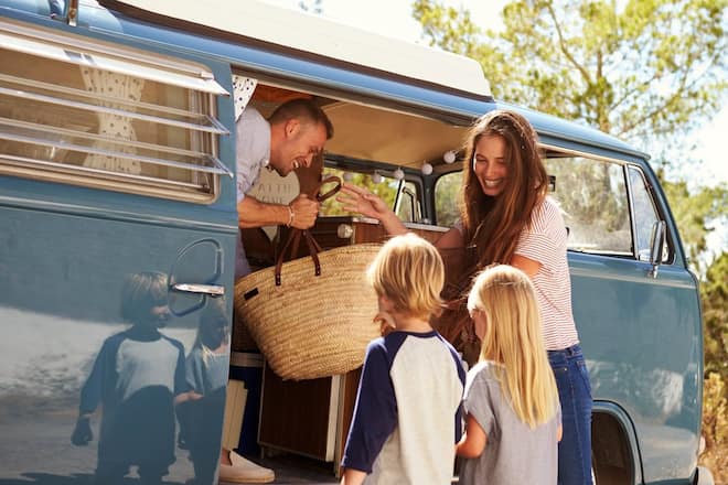 Campingbusse und Co. müssen vor der ersten Fahrt der Saison auf Vordermann gebracht werden.