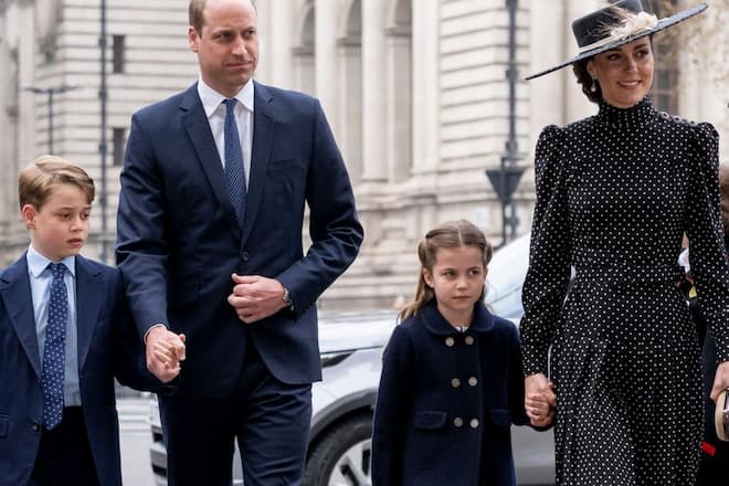 Das Prinzenpaar mit Sohn George und Tochter Charlotte. Die Kleine feiert am 2. Mai 2023 ihren achten Geburtstag.