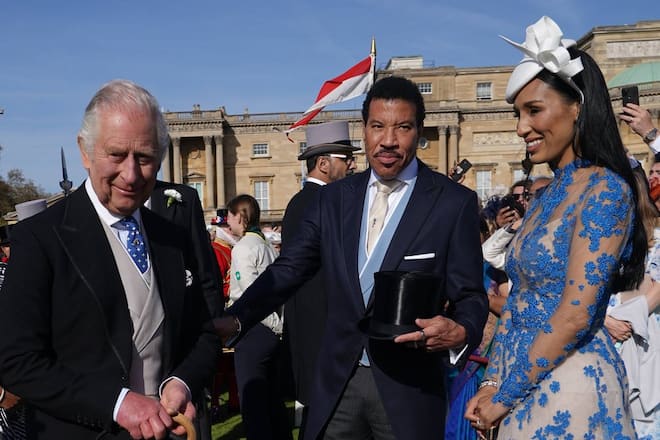 Lionel Richie ist bei König Charles ein gern gesehener Gast. Auch in der Westminster Abbey soll der Sänger bei der Krönung dabei sein.