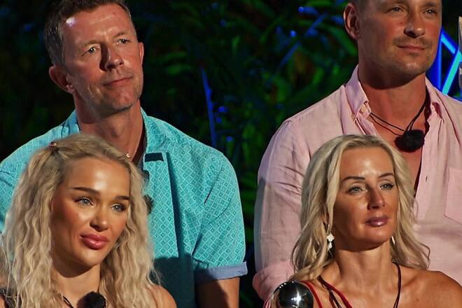 «Kampf der Realitystars»: Emmy (l.) macht sich bei den Neuen - Nico (l.), Sascha und Peggy - gleich unbeliebt.