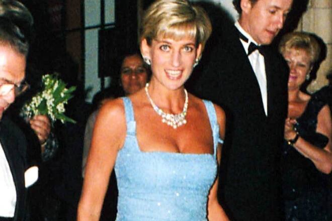 Im Juni 1997 trug Diana zur «Schwanensee»-Aufführung in London die Halskette, die jetzt zusammen mit den passenden Ohrringen versteigert wird.