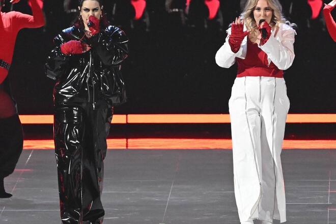 Das Duo Teya & Salena ist im Halbfinale für Österreich aufgetreten.