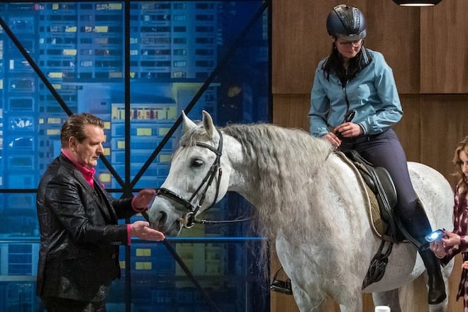 Für das Produkt «Lovelstar» holten sich die Gründer tierische Unterstützung ins Studio.