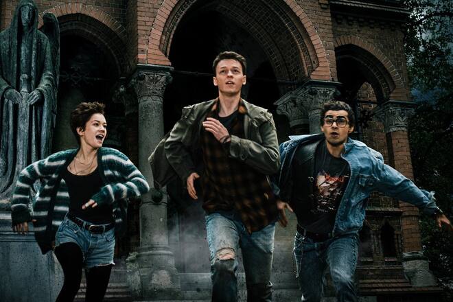 Becky (Lea Drinda), Mark (Jeremias Meyer) und Memo (Zoran Pingel) in «Hohlbeins - Der Greif».