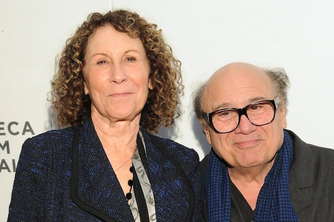 Rhea Perlman und Danny DeVito sind seit 2017 endgültig getrennt - nach mehr als 30 Jahren Ehe. Nun können sie sich beide über ihr erstes Enkelkind freuen.