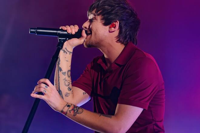 Louis Tomlinson musste aufgrund eines Hagelsturms ein Konzert abbrechen.