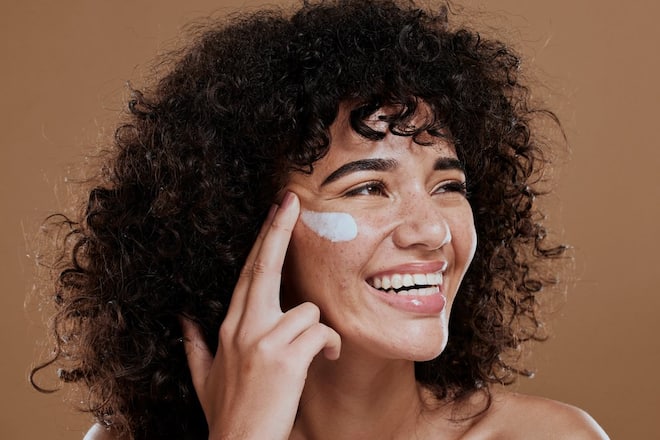 Der Beauty-Trick Moisture Sandwich bringt trockene Haut wieder zum Strahlen.