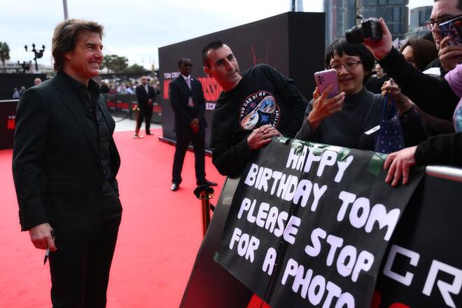 Fans beglückwünschen Tom Cruise zu seinem 61. Geburtstag auf dem roten Teppich bei der Premiere des neuen «Mission Impossible»-Films.