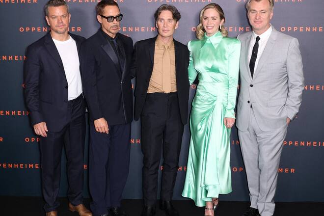 Matt Damon, Robert Downey Jr, Cillian Murphy, Emily Blunt und Christopher Nolan (v.l.) in Paris.