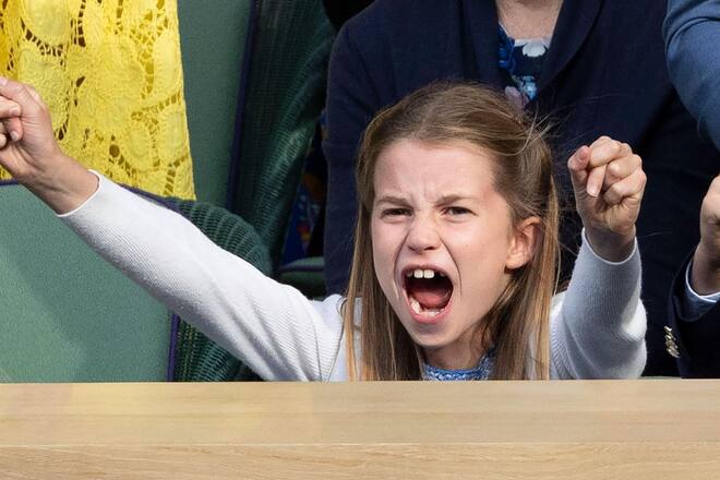 Erster Auftritt beim legendären Tennis-Turnier: Prinzessin Charlotte fiebert beim Wimbledon Finale mit.