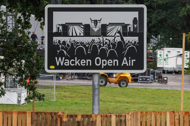 Starker Regen beeinträchtigt die Anreise: Der Startschuss für das Wacken Open Air 2023 soll am Mittwochnachmittag fallen.