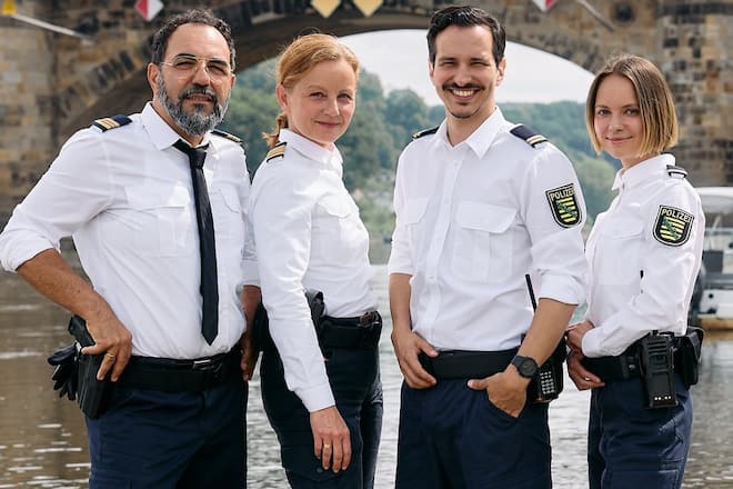 Im Bild v.l.n.r. Hauptkommissar Sami Fares (Adnan Maral), die Leiterin der Wache, Hauptkommissarin Maike Junghans (Carina Wiese), Kommissar Moritz Krätschmer (Ferdi Özten) und Kommissarin Jana Macourek (Barbara Prakopenka).