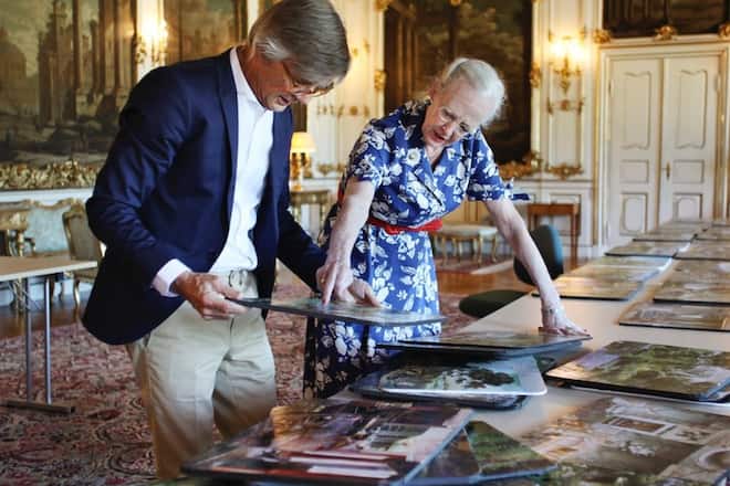 Königin Margrethe II. bei der Arbeit zum Film «Ehrengard».