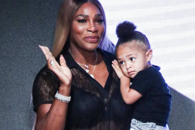 Serena Williams - hier mit Tochter Olympia auf dem Arm - hat erneut ein Mädchen auf die Welt gebracht.
