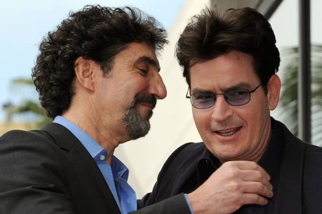 Drehen wieder gemeinsam: Charlie Sheen (r.) und Ex-«Two and a Half Men»-Produzent Chuck Lorre.