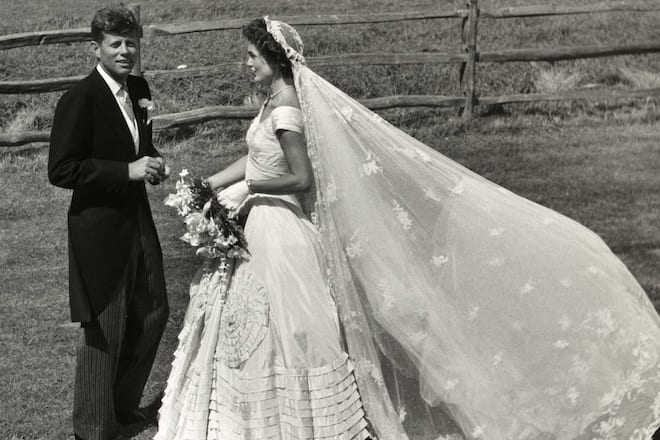 Jacqueline Lee Bouvier und John F. Kennedy an ihrem Hochzeitstag.