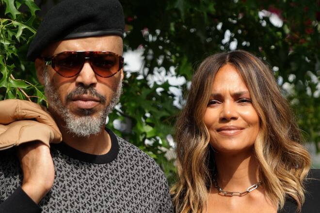 Halle Berry und Van Hunt bei der Spring 2024 Show von Designer Michael Kors am Montag in New York.