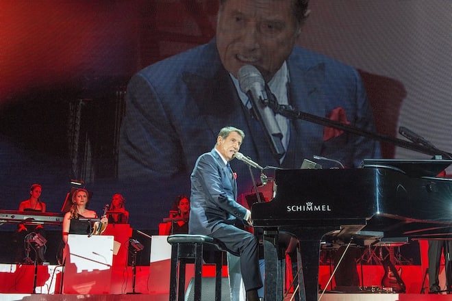 Fans können sich auf eine digitale Rückkehr von Udo Jürgens auf die Bühne freuen.