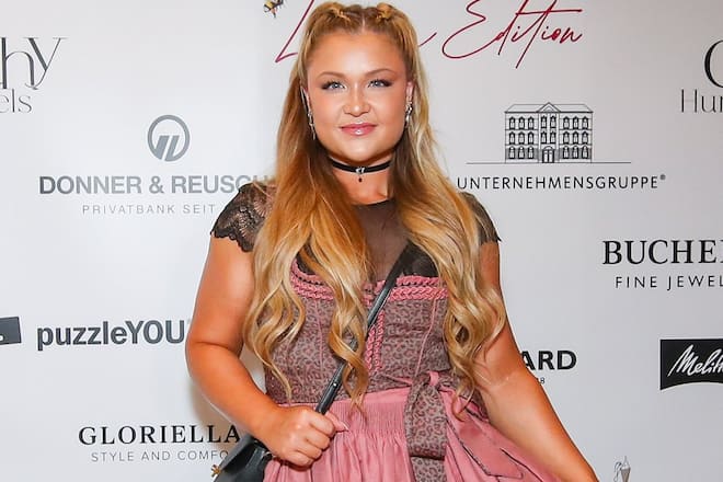 Sophia Thiel beim Wiesn Bummel von Cathy Hummels in München.
