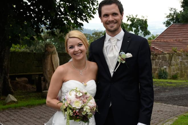 In der dritten Staffel im Jahr 2016 lernten sich Ramona und Stephan in der Sat.1-Sendung «Hochzeit auf den ersten Blick» kennen. Im Gegensatz zu vielen anderen Teilnehmern haben sie es geschafft, ihre Ehe auch nach der Sendung erfolgreich weiterzuführen.