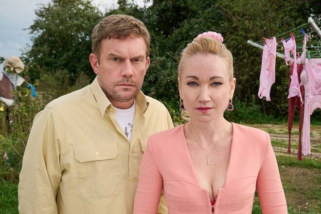 Sebastian Bezzel und Lisa Maria Potthoff haben keinen Grund, grimmig zu schauen: «Rehragout-Rendezvous» kommt bei den Kinogängern gut an.