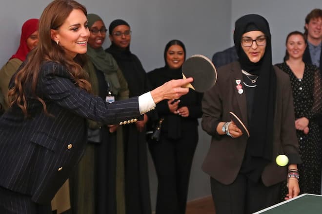 Machte bei einer Partie Tischtennis eine gute Figur: Prinzessin Kate bei ihrem aktuellen Besuch in Cardiff.