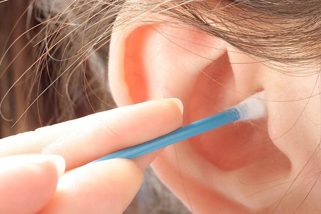 Wattestäbchen wurden 1926 von dem US-Amerikaner Leo Gerstenzang erfunden.