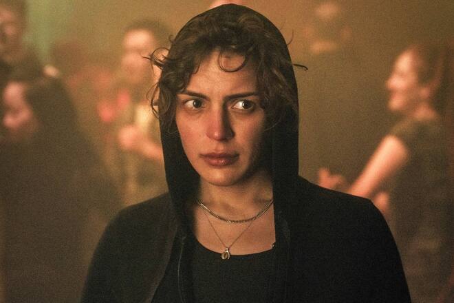 Albtraum mit Erinnerungslücken: Im jüngsten Tatort wird die Künstlerin Sarah Monet (Deniz Orta) Opfer eines K.o.-Tropfen-Vergewaltigers.