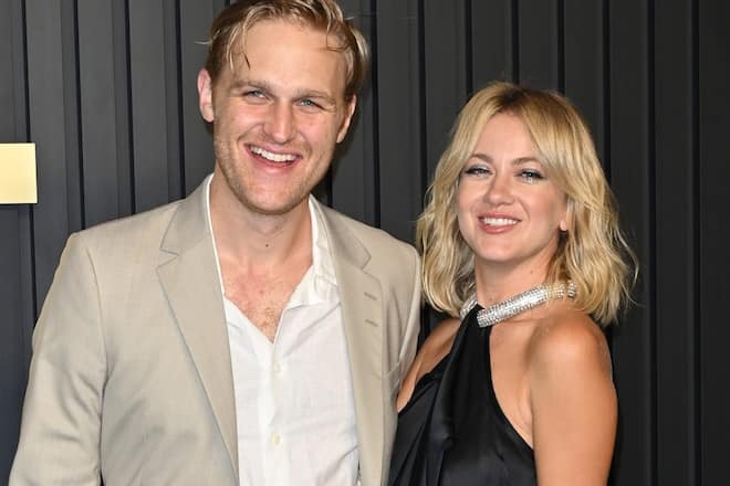 Wyatt Russell und Meredith Hagner auf einem Event in Los Angeles.