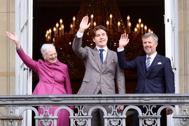 Prinz Christian von Dänemark (Mitte) mit Königin Margrethe II. und seinem Vater Kronprinz Frederik.