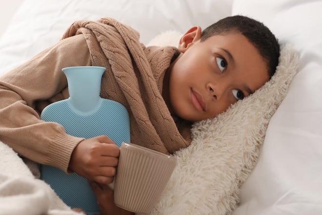 Mit der Wärmflasche im Bett einkuscheln: Im Winter gibt es kaum etwas Gemütlicheres.