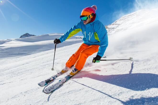 Beim Skifahren sind Kraft, Kondition und Gleichgewicht gefordert.