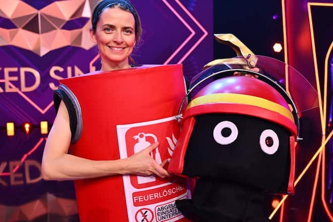 Eva Padberg musste ihre Feuerlöscher-Maske ablegen.