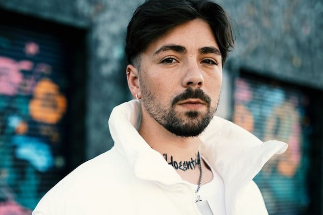 TheDoDo hat sein Debütalbum "Flaschenpost" veröffentlicht.