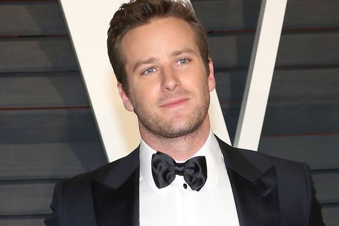 Armie Hammer geriet 2021 wegen Missbrauchsvorwürfen in die Schlagzeilen.