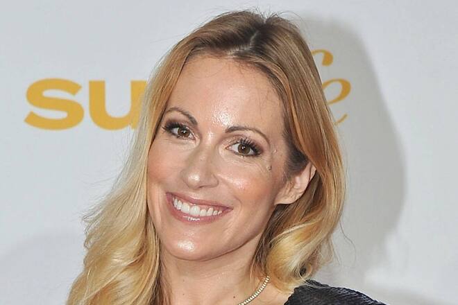 Andrea Kaiser wurde während eines Interviews von einem Ball getroffen.