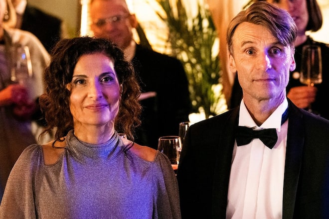 «Tatort: Ein Freund, ein guter Freund»: Der erfolgreiche Anwalt (Jan Georg Schütte) und seine Frau Veronika (Proschat Madani) wollen auswandern.
