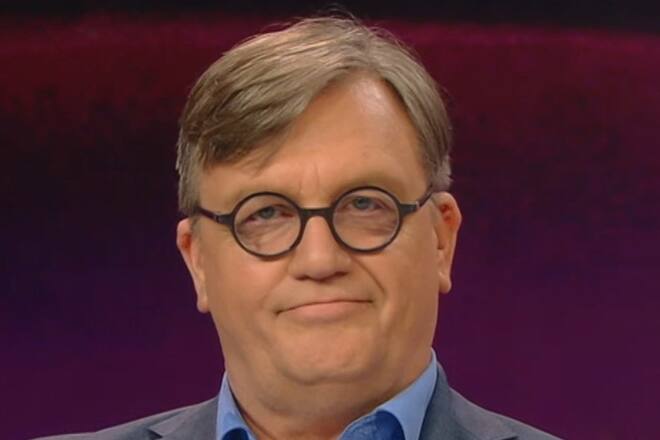 Hape Kerkeling steht bei Maybrit Illner Rede und Antwort.